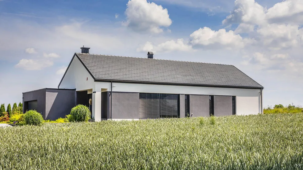 Dachówka betonowa płaska Teviva Cisar Braas czarna