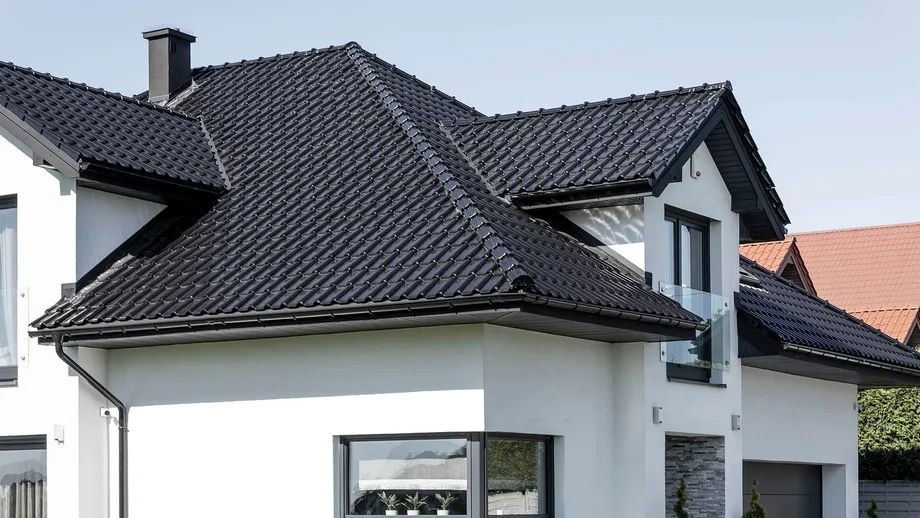 Dachówka ceramiczna Rubin 13V Braas w kolorze Czarny Brylant