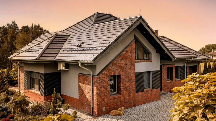 Dachówka ceramiczna Turmalin w kolorze antracytowym