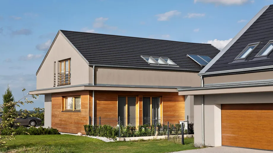 Konstrukcja dachu dwuspadowego z dachówką ceramiczną Turmalin w kolorze Antracytowym