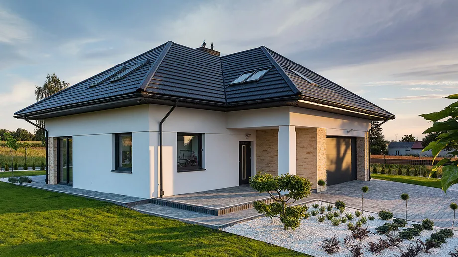 Dachówka ceramiczna Turmalin w kolorze antracytowym